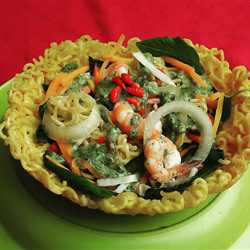 Indomie Salad Seafood With Mangkok With Saus Baju Ica ( Bayam Keju Rica-Rica)